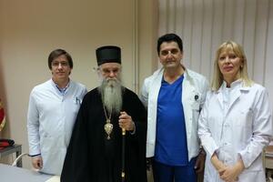 Mitropolit Amfilohije uručio KCCG stacionarni inkubator
