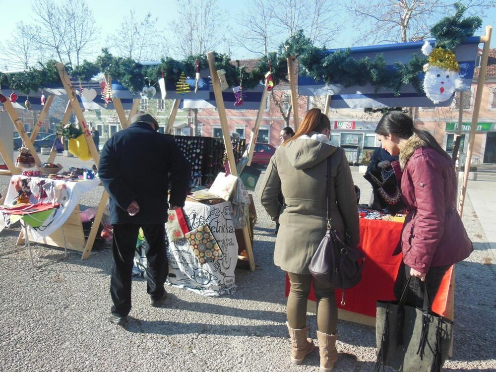 Nikšić, bazar na trgu