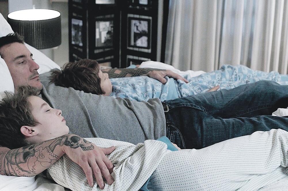 Ti mene nosiš (Novina), Foto: Autograf.hr