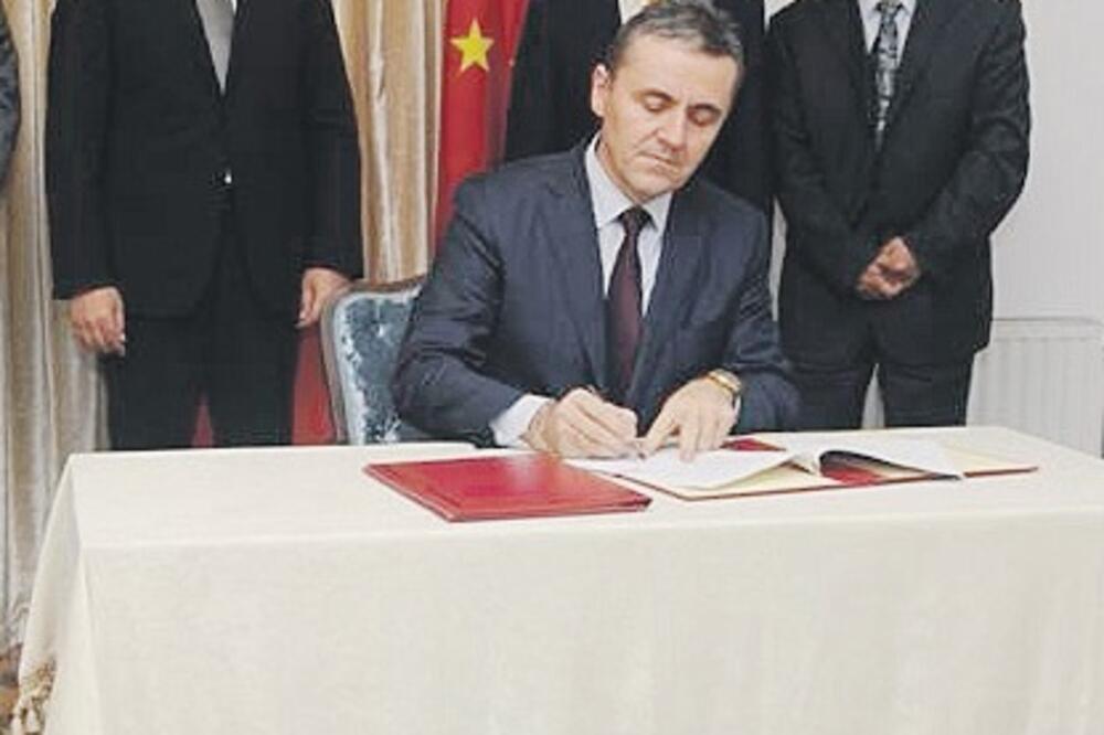 Radoje Žugić, Ivan Brajović, Kinezi, autoput (Novine)