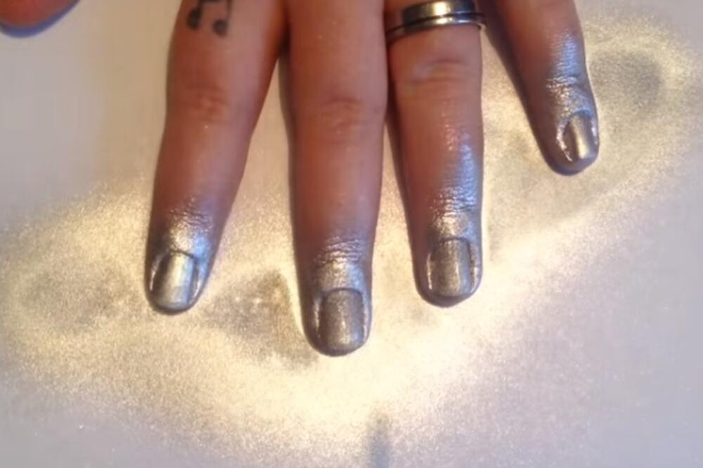 nokti, sprej, Foto: Screenshot (YouTube)