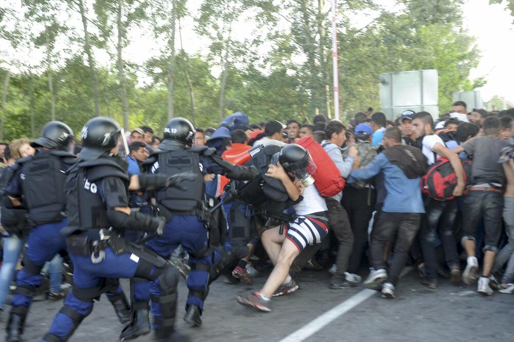 Mađarska, izbjeglice, policija, Foto: Reuters