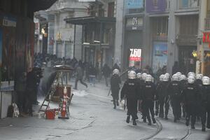 Istanbul: Kordoni policije jurili demonstrante, bačen suzavac