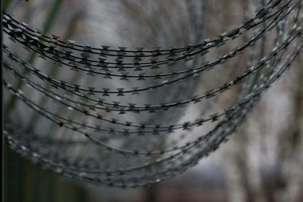 bazen bodljikava žica, Foto: Danas.net.hr