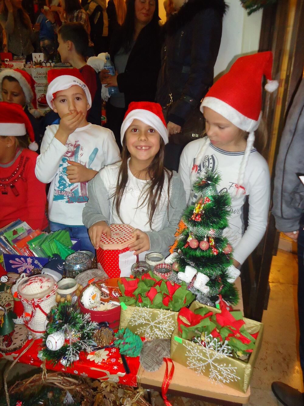 novogodišnji bazar OŠ Drago Milović Tivat