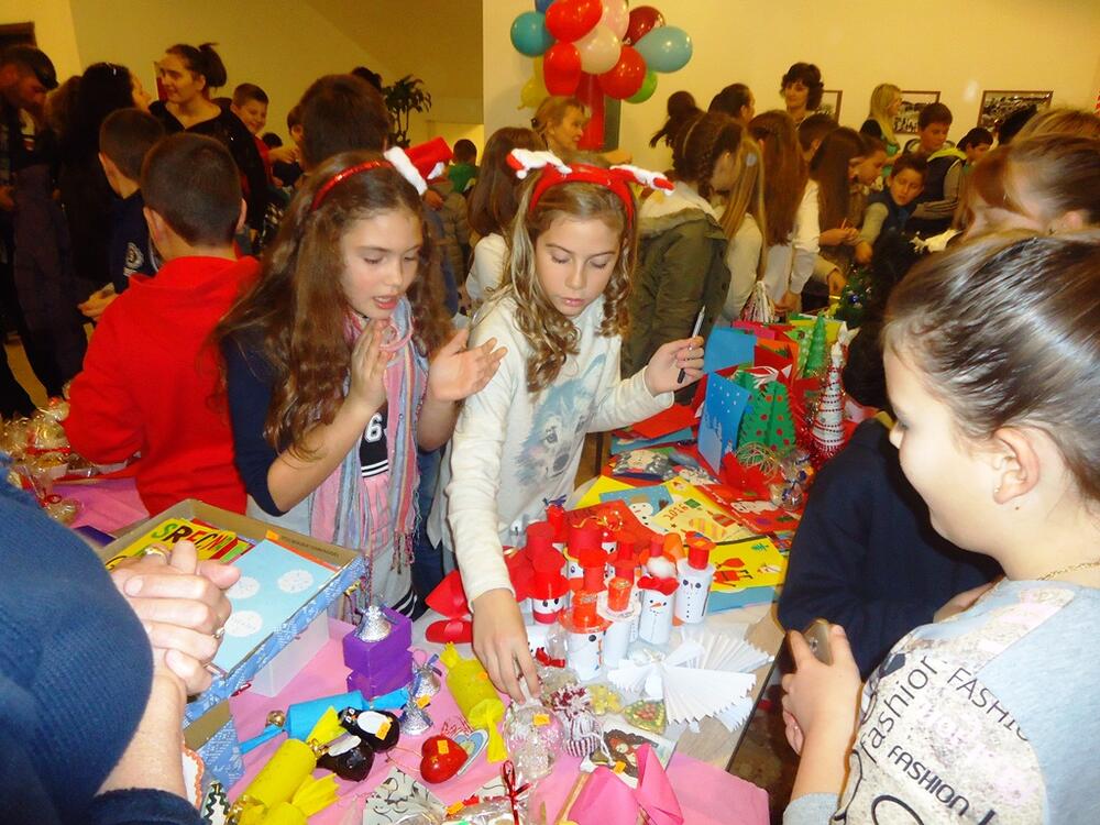 novogodišnji bazar OŠ Drago Milović Tivat