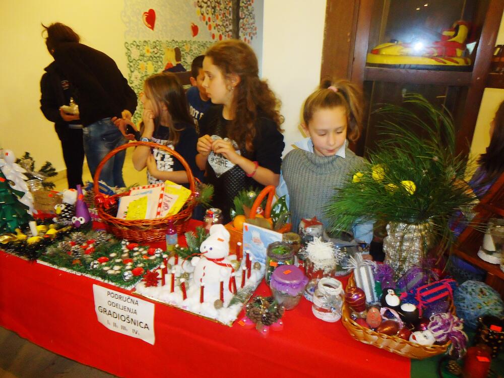 novogodišnji bazar OŠ Drago Milović Tivat