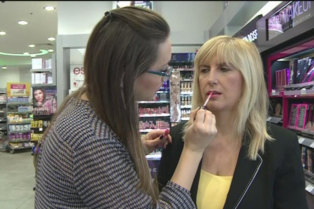 Snežana Jonica, šminkanje, Foto: Screenshot (YouTube)