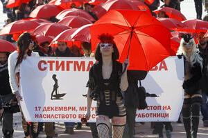 Seksualne radnice u vešu i seksi obući marširale Skopljem