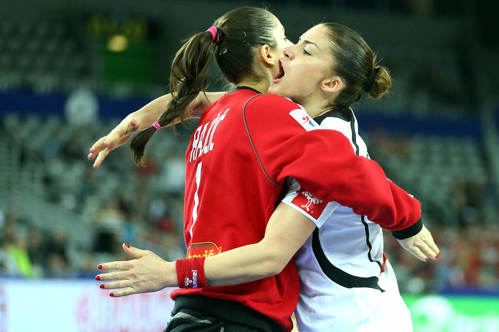 Marina Rajčić i Jovanka Radičević, Foto: Ehf-euro.com