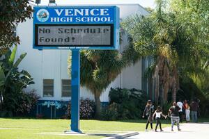 Panika u Los Anđelesu: Puške pominjane u prijetnji školama