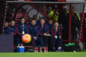 Agonija Junajteda - "đavoli" izgubili od Bornmuta, Van Gal pred...