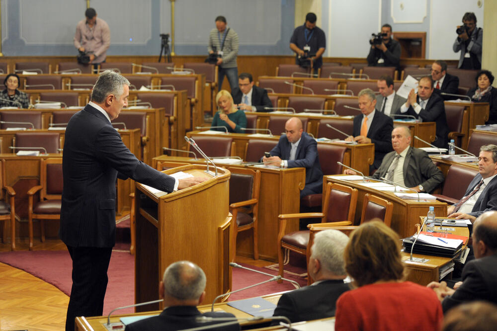 Milo Đukanović, premijerski sat, Foto: Savo Prelević