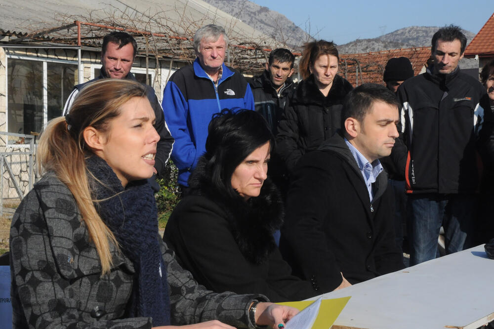 Vlahovići, javna tribina