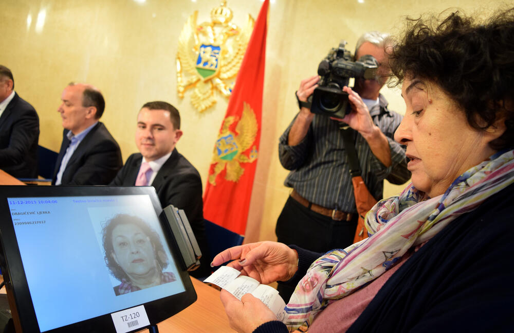 elektronski identifikator birača