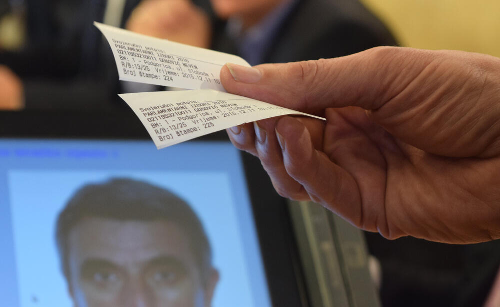 elektronski identifikator birača