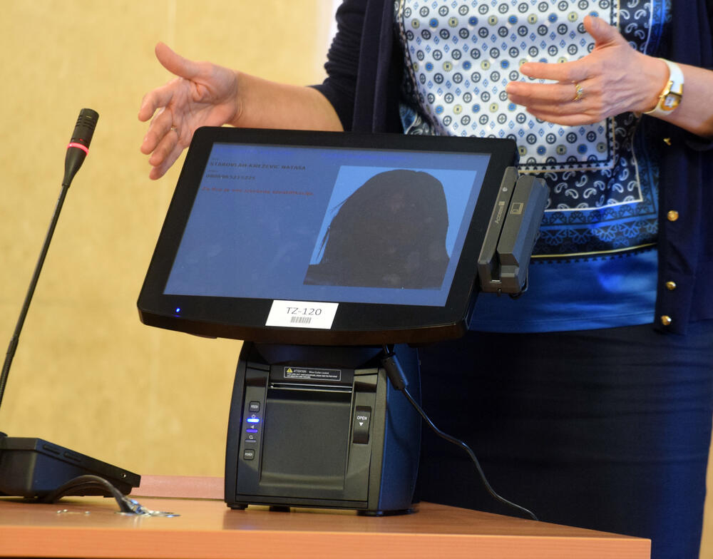 elektronski identifikator birača