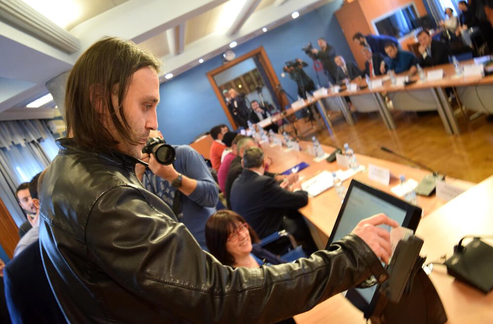 elektronski identifikator birača