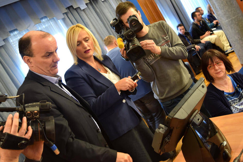 elektronski identifikator birača