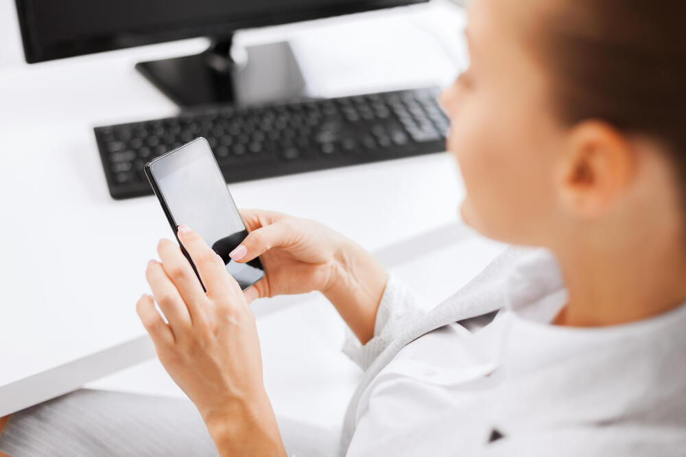 telefon, sms, poruka, Foto: Shutterstock