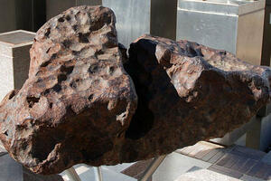 Meteorit Gibeon prodat za 130.000 eura