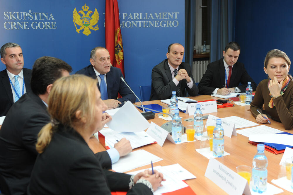 Radna grupa, Milutin Simović, Foto: Savo Prelević