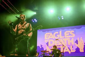 Eagles of Death Metal i U2 zajedno sviraju u Parizu