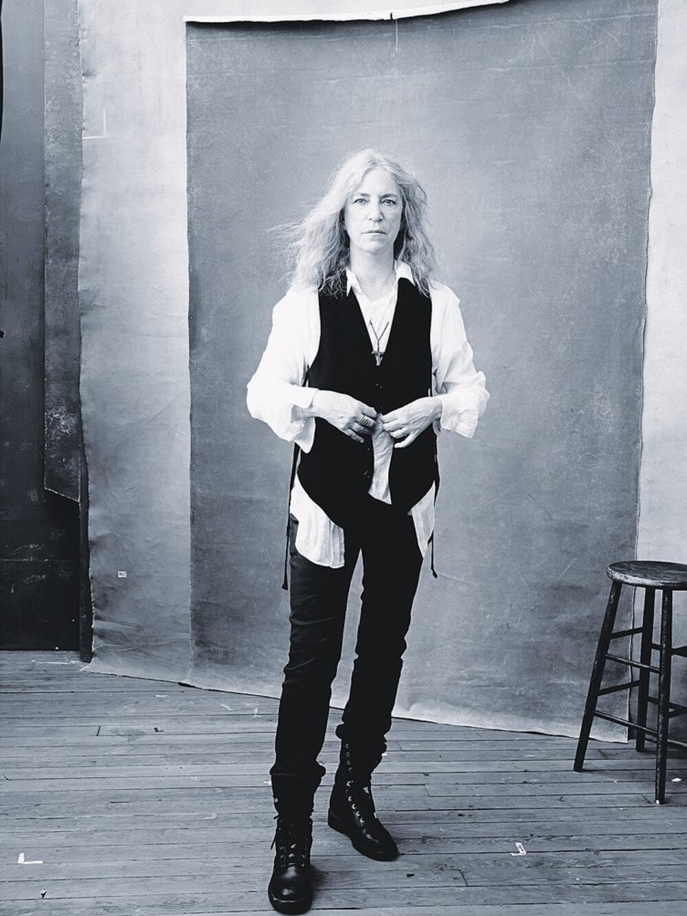 Pireli, Peti Smit (Novina)