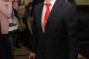 Verbalni incident Đukanovića i Bečića u Skupštini