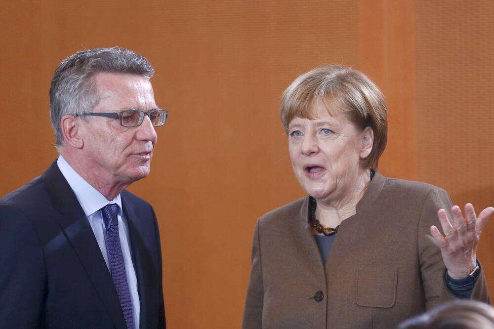 Tomas de Mazijer, Angela Merkel, Foto: Reuters