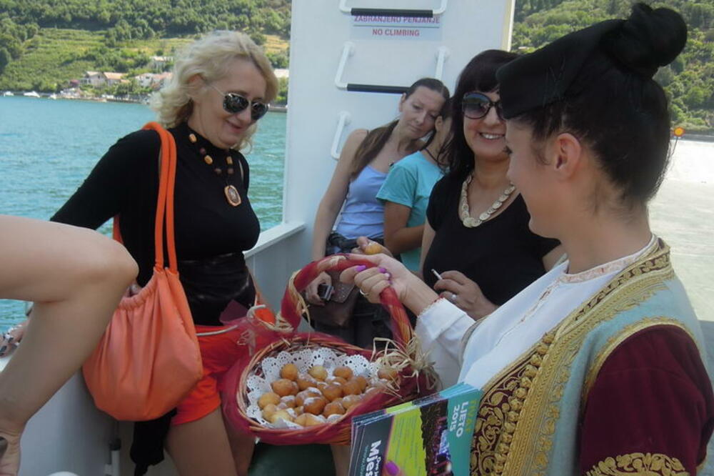 Turisti, Tivat, Foto: TO Tivat