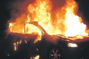 Berane: Zapaljen automobil filijale CKB