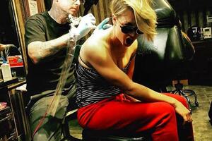 Glumica uklonila  tetovažu koja je podsjeća na propali brak