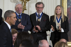 Obama odlikovao Stivena Spilberga i Barbru Strejsend