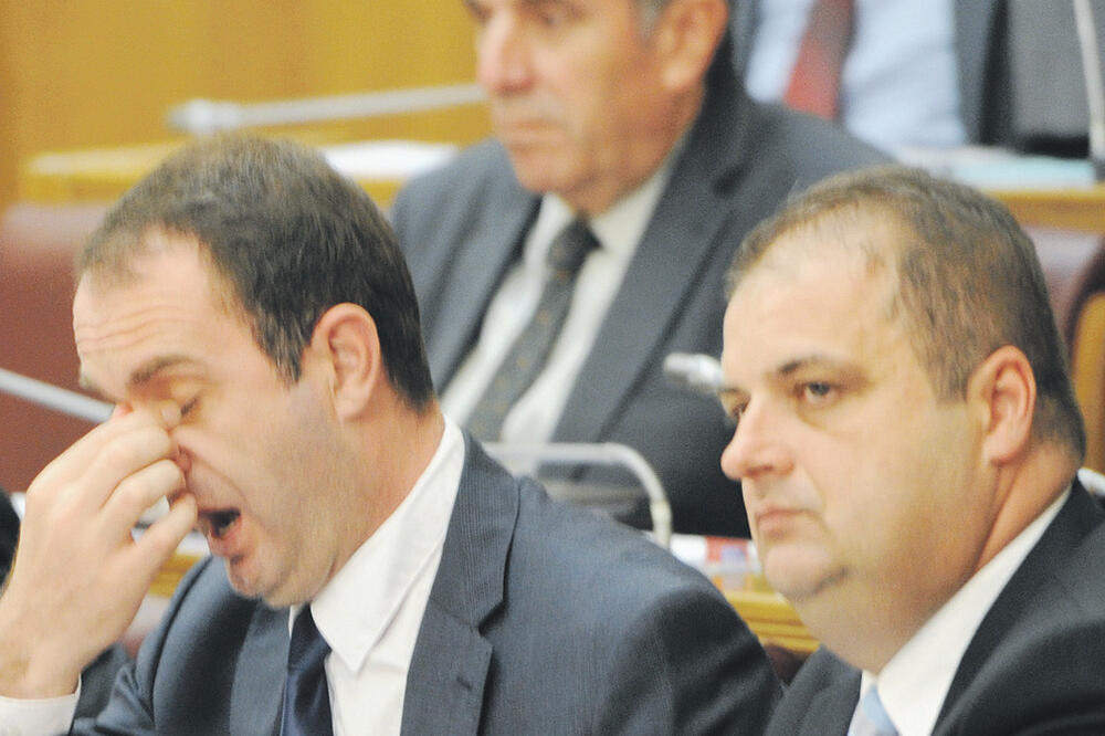 Nik Đeljošaj, Genci Nimanbegu