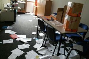 Obijene prostorije Pozitivne u Baru: "Neće pokolebati partijsku...