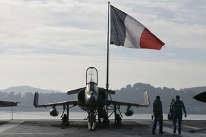 Francuska počela napade sa nosačem "Šarl de Gol"