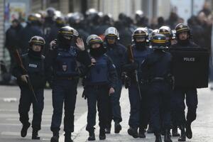 Sukob demonstarnata i policije u Parizu: Podrška izbjeglicama,...