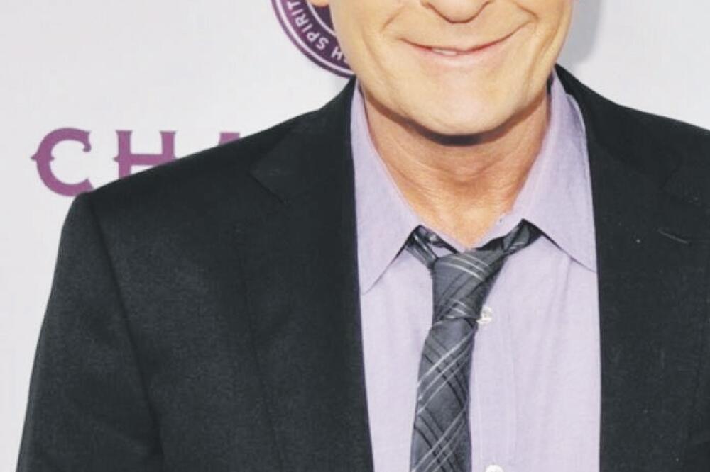 Čarli Šin (Novina)