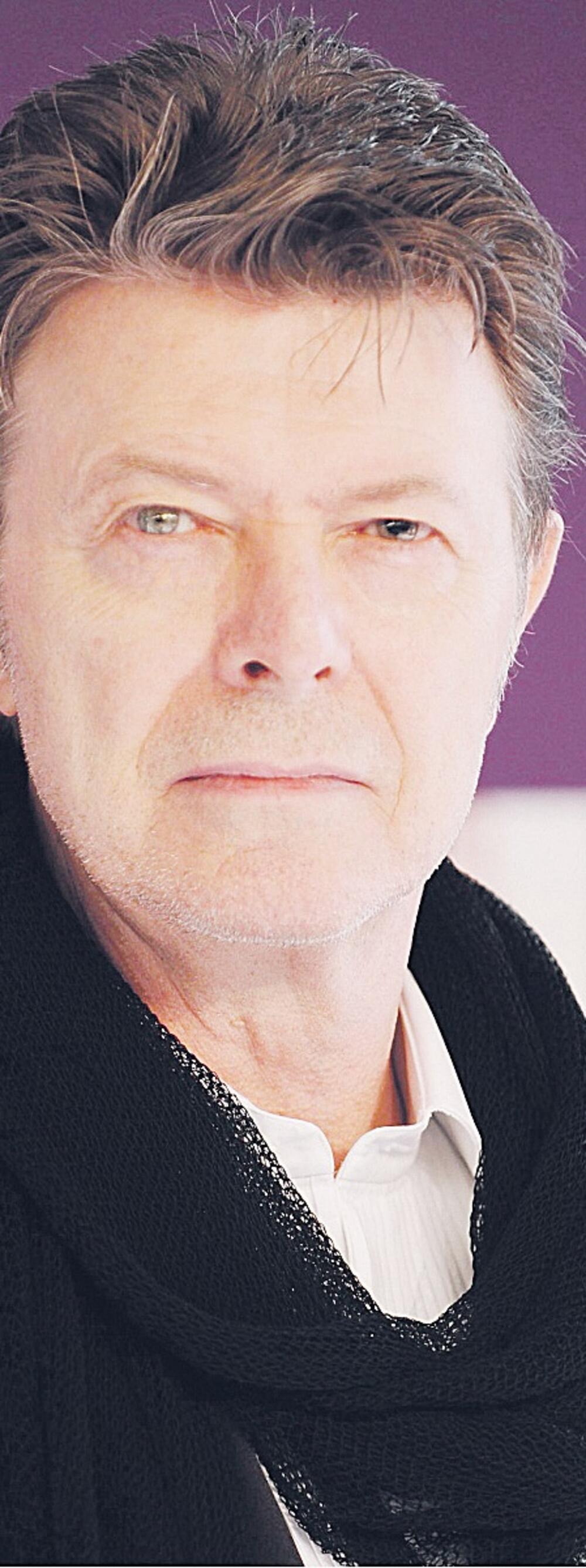 Dejvid Bouvi (Novine)