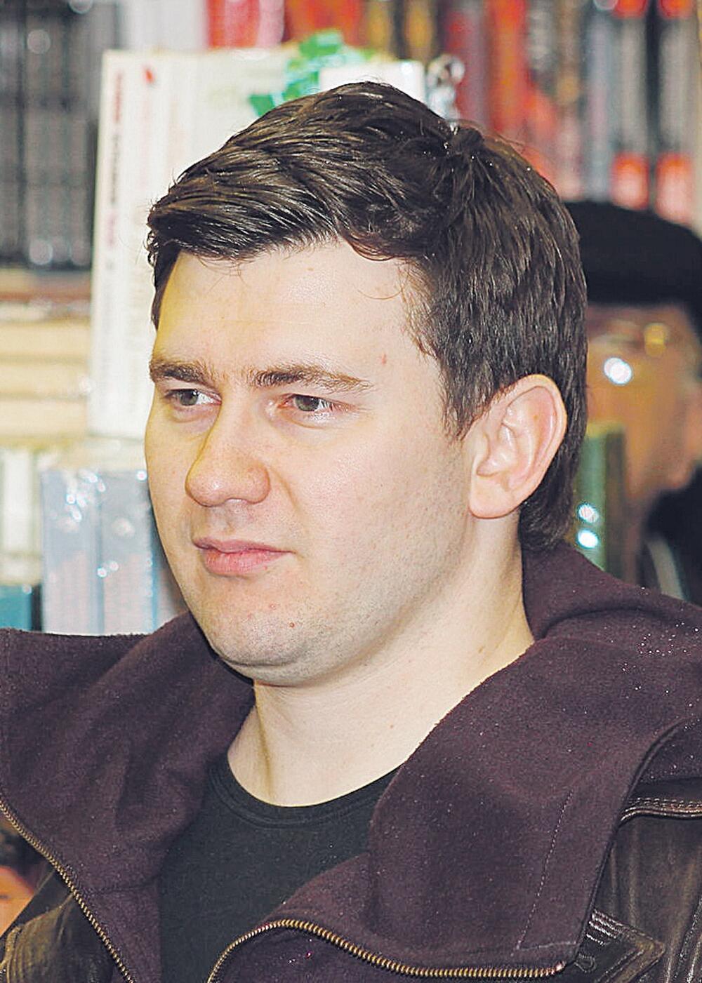 Dmitrij Gluhovski (Novine)