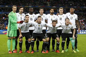 Njemački reprezentativci proveli noć na Stadionu Francuske