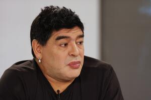 Maradona se izvinio Sariju i poručio: Iguain je moj nasljednik