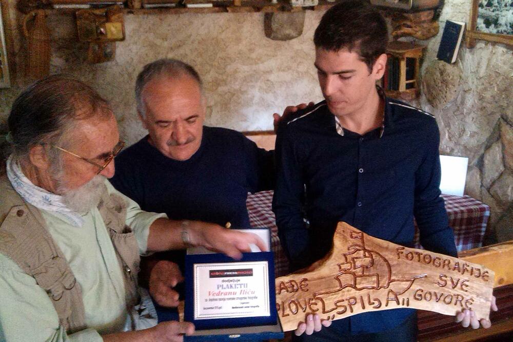 fotografi, Bar, Foto: Radomir Petrić