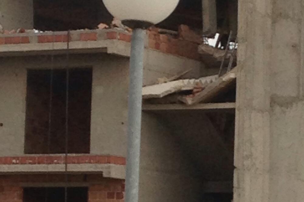 Mujo Redža, divlja gradnja