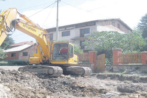 Đačić obećao: Uradićemo sloj asfalta do početka zime