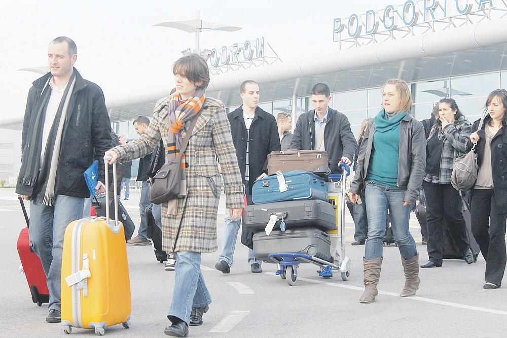 aerodrom, putnici, Foto: Arhiva "Vijesti"