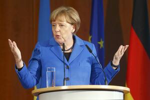 Merkel: Helmut Šmit je bio politička institucija