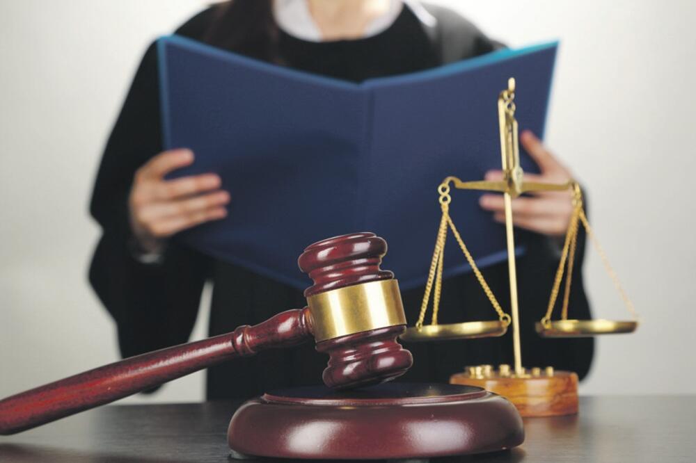 sudstvo ilustracija novina