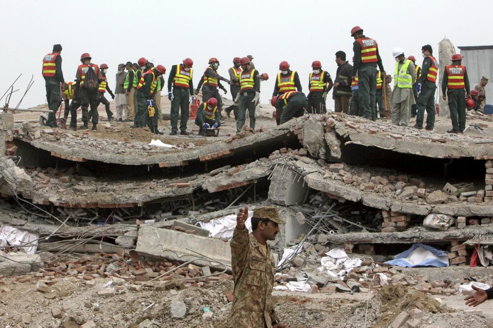 srušena fabrika u Pakistanu, Foto: Reuters